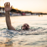 Nadando no mar de sofrimento – Palavra Amiga 09/05/22