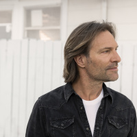 094- Eric Whitacres Virtual Choir 6 Unites in a Time of Crisis and Isolation