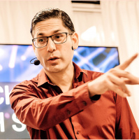 Toastcaster 172: Fireside Chat – A Great Alternative to a Podcast Interview – Oscar Santolalla