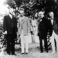 Thomas Edison vs Nikola Tesla: A historical perspective on Inventoritis