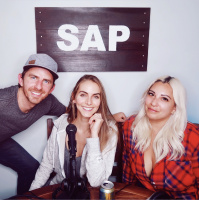 #329 How To Score A Stranger On A Flight with Meredith Jacqueline