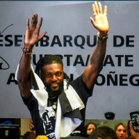 The Globe - Adebayor In Paraguay