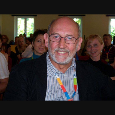 Lukes English Podcast - Learn British English With Luke Thompson