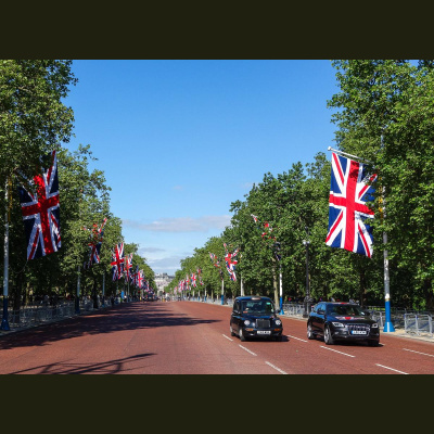 Lukes English Podcast - Learn British English With Luke Thompson