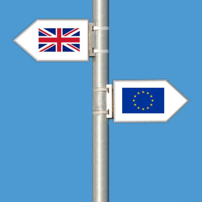 Lukes English Podcast - Learn British English With Luke Thompson