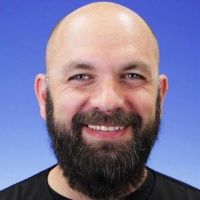 DecksDirect, a Pure Retailer, Thrives