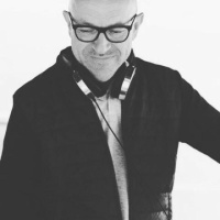 A flight to Biarritz (Sa Majesté is a DJ podcast)