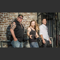 Chatting with rockabilly blues band Switchblade Billi