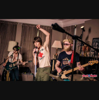 Chatting with Detroit rock band Mac Saturn