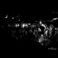 Chatting with UK blues-rock guitarist Larry Miller
