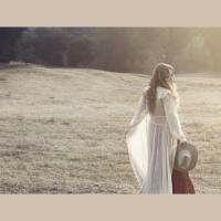 Chatting with Americana singer/songwriter Alice Wallace