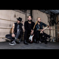 Chatting with LA band Left of Slash