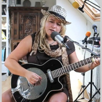 Bex Marshall in session