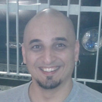 Prof. de ioga André DeRose