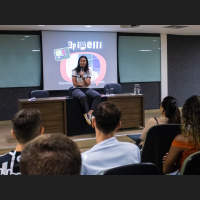 Conversa com a Redação: Mariana Spinelli na PUC Minas