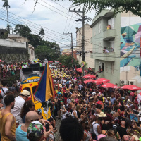 Comer fora de casa e sair de carro no período de carnaval saem muito mais caro