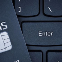 Brasileiros ainda são inseguros em comprar pela internet