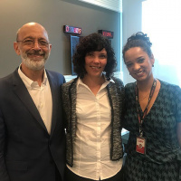 Passeio completo: idosos usam smartphones para compras, falar com médicos e para paquerar