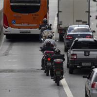 Acidentes com moto crescem 61% em 2025