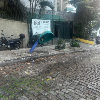Moradores reclamam de situação de abandono em rua do Humaitá, Zona Sul do Rio
