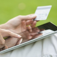 Economista alerta: valor à vista do produto pode ter juros embutidos do pagamento à prazo