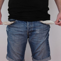 A renda encolheu? Economista ensina o que fazer para reorganizar o orçamento ouça!