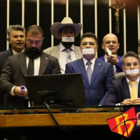 #366 - Bolsonaro preso (em casa) e o motim fascista