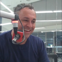 Sou um ator que gosta de transitar entre os gêneros, diz Guilherme Uzeda