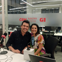 Wellington Muniz encarna vários personagens no palco em Ceará Dando As Caras