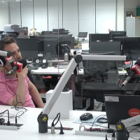 O comediante pode prestar um serviço para as pessoas