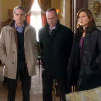 SVU: Jeremy Irons thinks the piano teachers the killer