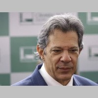 Governo estuda quebrar patentes como reação a Trump