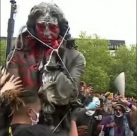 Monumentos públicos de figuras controversas devem ser retirados?