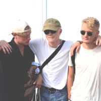 Vilka lyckas nästan knuffa ned Avicii?