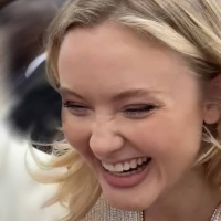 Zara Larsson knuffar ner Loreen från förstaplatsen på Svensktoppen