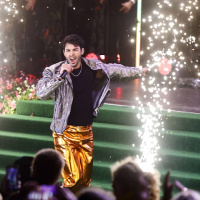 Darin ligger på Svensktoppen och har även en bubblare!