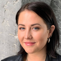 Molly Sandén går rakt in på Svensktoppens fjärdeplats!