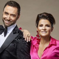 Carola och Måns Zelmerlöw tar över julen på listan
