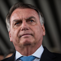 Após Moraes negar pedido para adiar depoimento, Bolsonaro diz que não vai ao STF para lacrar