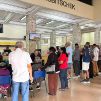 Sistema fora do ar em agências dos Correios frustra atendimento a aposentados em BH