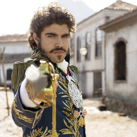 Pronto para estrear em Novo Mundo, Caio Castro conta que já foi chamado de Dom Pedro na rua