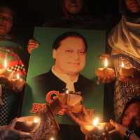 S02 E06 - PM Sharif Under The Knife  Sawab Cars