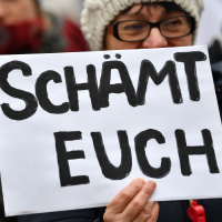 Scham: Vom Sündenfall zum Nackt-Selfie