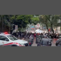 PM usa bombas de gás lacrimogêneo para conter confusão entre grupos no ato de 7 de Setembro em SP