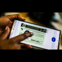 Motoristas que ficarem 12 meses sem infrações terão renovação automática da CNH