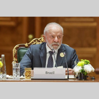 Lula se reúne com Macron na Índia e defende regulação urgente da inteligência artificial