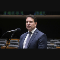 Moraes determina que nome de Alexandre Ramagem seja incluído no Banco Nacional de Procurados