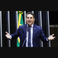 Após polêmica, Zucco nega churrasco com Bolsonaro e pede desculpas à ex-primeira-dama