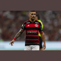 Movimentação no Galeão cresce com embarque de torcedores do Flamengo para final da Libertadores