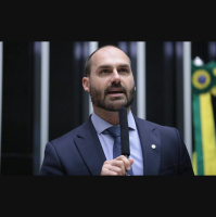 Eduardo Bolsonaro leva julgamento do STF a Washington para reforçar narrativa contra Moraes